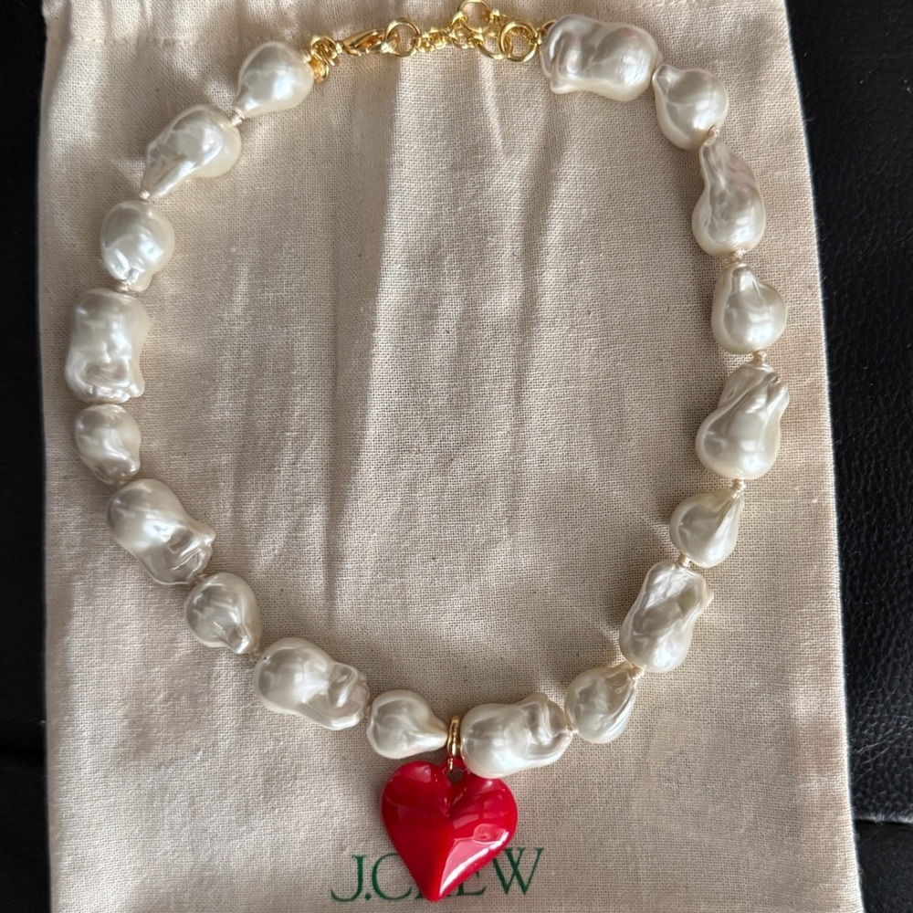 SALE🎄🎄🎄🎄 J Crew Baroque Pearl Necklace with Red Heart Pendant - NWOT - Picture 4 of 5